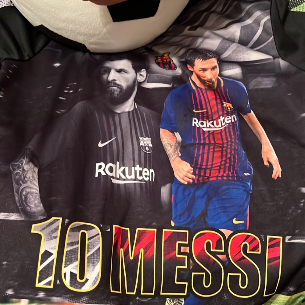 LIONEL MESSI TEE….. BIYS SIZE MEDIUM $38